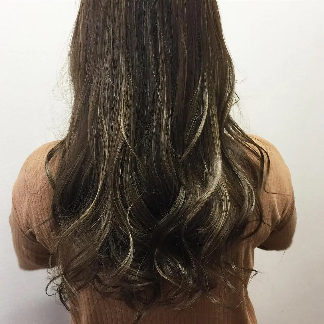 ロング ハイライト ヘアカラー 鈴木 香哉子のヘアスタイル