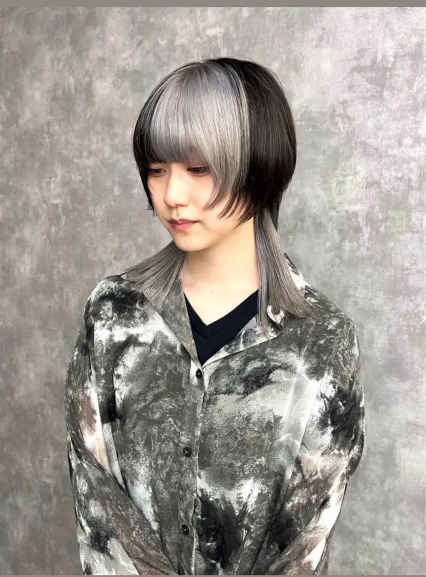 セミロング 【韓国×ハイトーン】 🇰🇷SOGO🩶のヘアスタイル