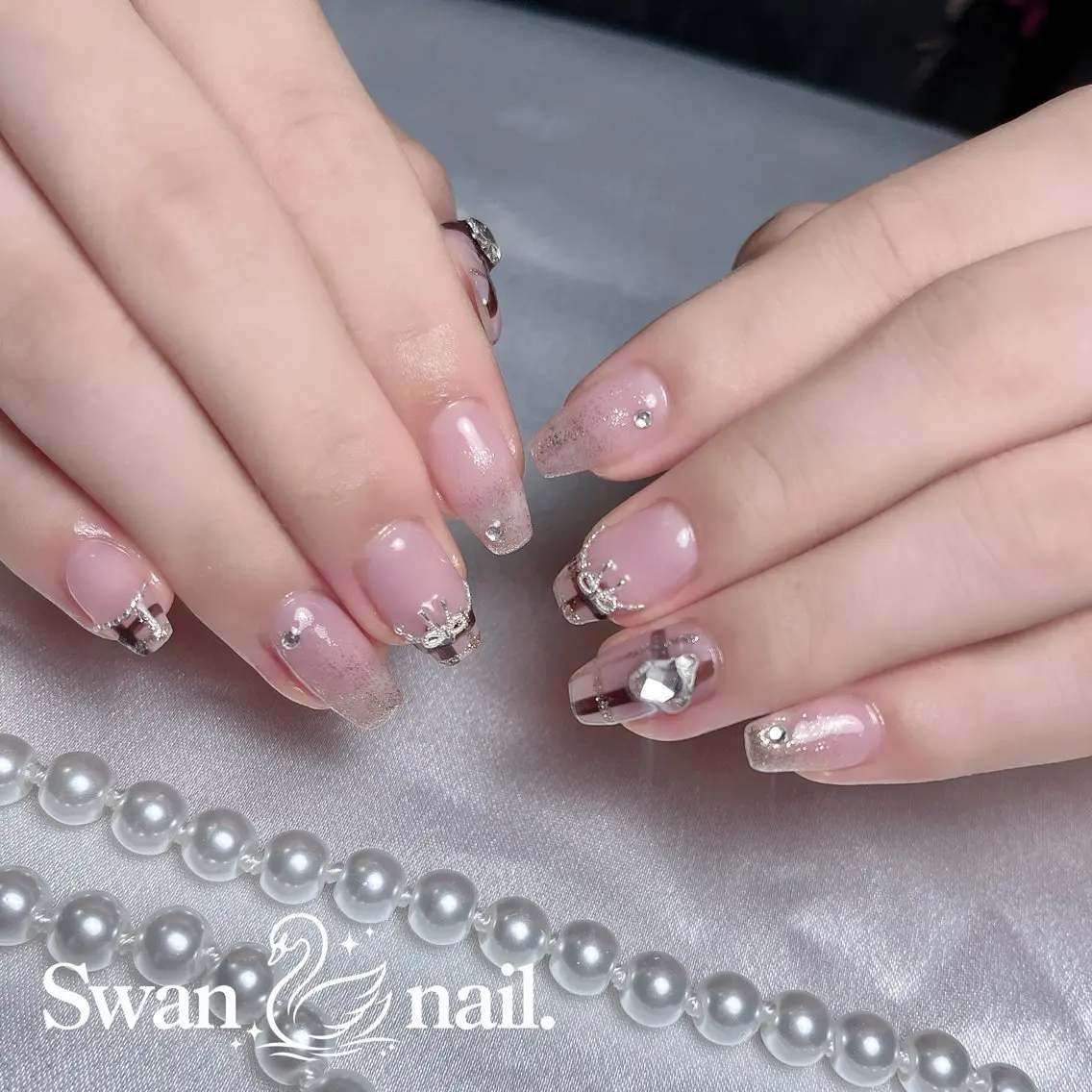 ネイル ガーリー ワンホンネイル ハンドネイル Swan Nailのネイルデザイン