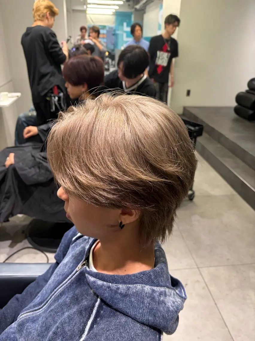 カラー メンズ ベージュカラー ミルクティーベージュ ヘアカラー 米内 柚稀のヘアスタイル