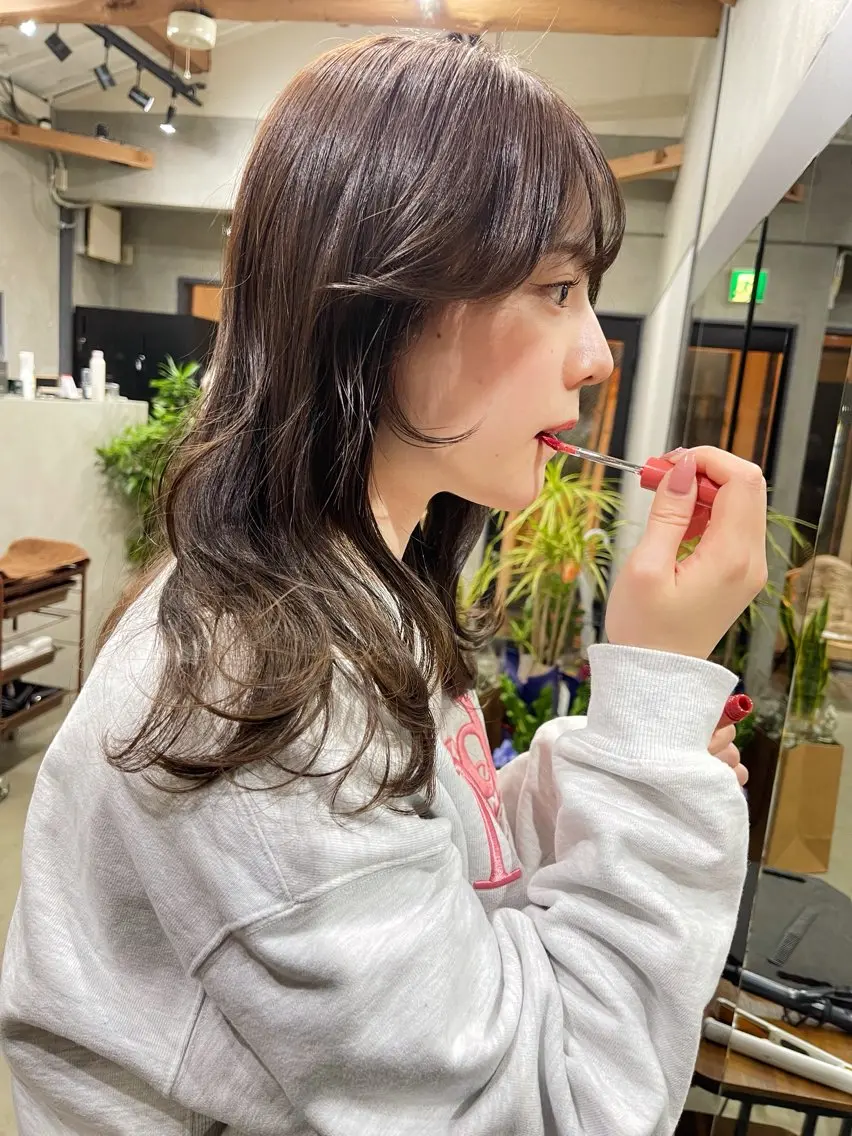 ミディアム カラー ベージュカラー ブリーチ ダブルカラー ブリーチなしカラー オリーブベージュ ヘアカラー トリートメント AiM 大名　似合わせカットのヘアスタイル