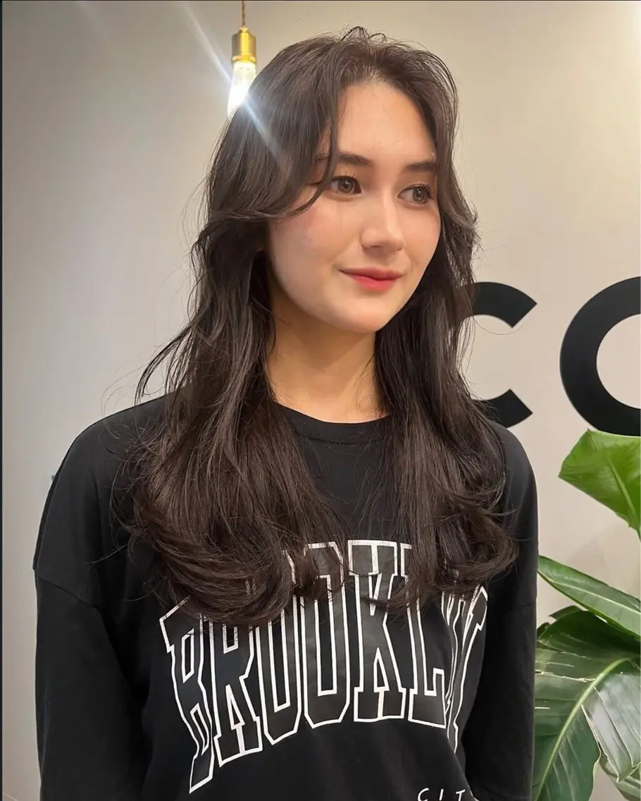 ロング カラー カット ヘアカラー トリートメント 足立 七彩のヘアスタイル