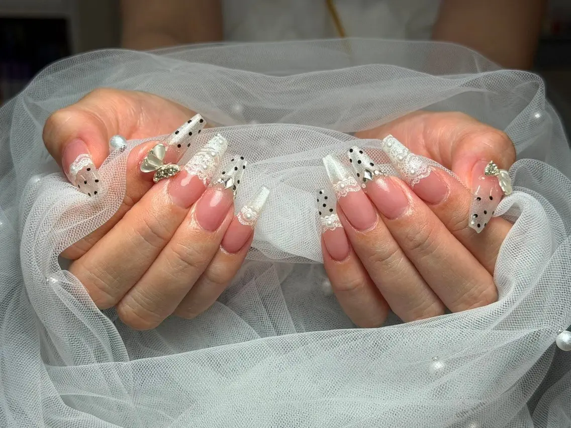 ネイル アートネイル 長さ出し ジェルネイル 韓国ネイル マグネットネイル ハンドネイル Cloudy Chan Nailのネイルデザイン