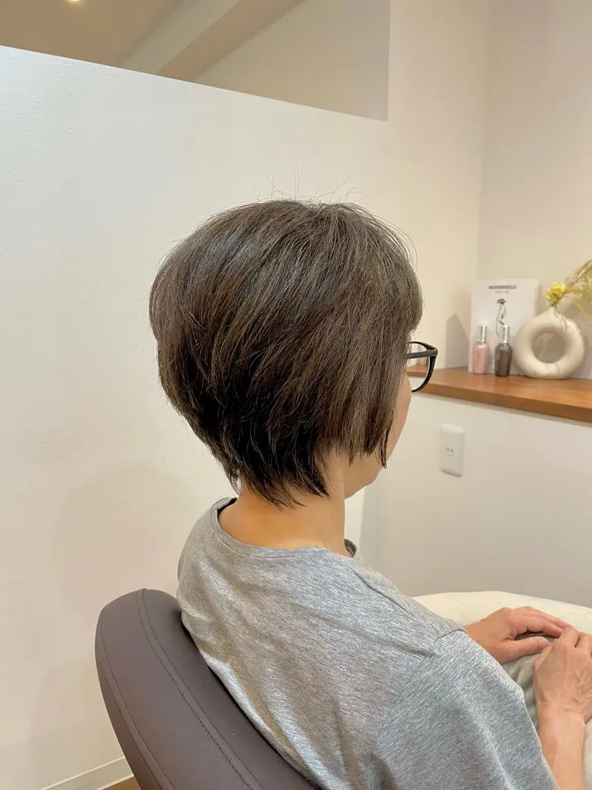 ショート カラー 吉富 博美のヘアスタイル