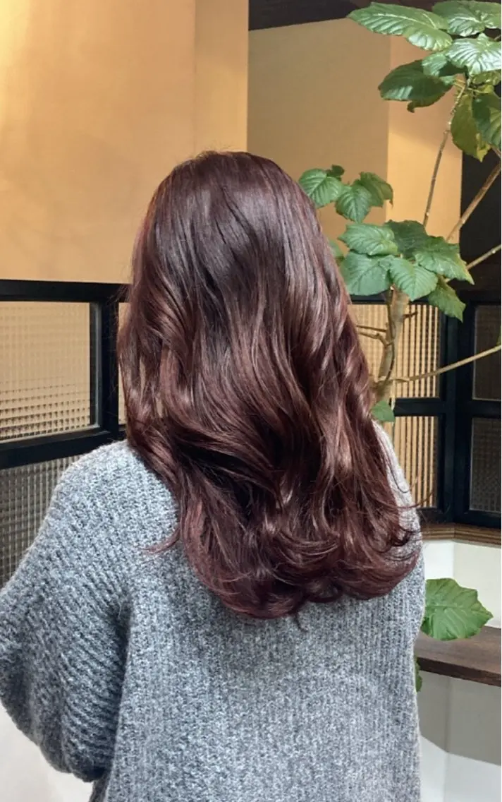 ロング カラー ヘアカラー トリートメント peige 西村ひなりのヘアスタイル