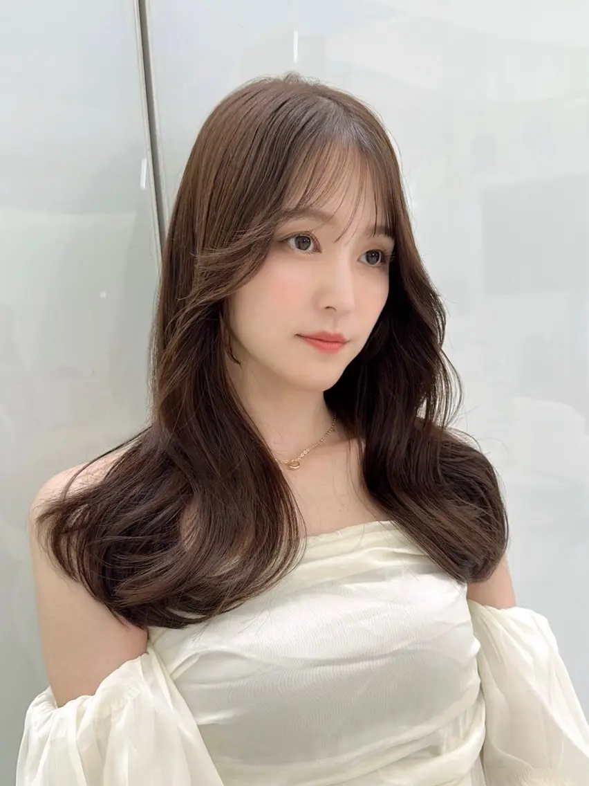 セミロング カラー ブラウンカラー レイヤーカット 似合わせカット カット ヘアカラー 山﨑 優衣のヘアスタイル