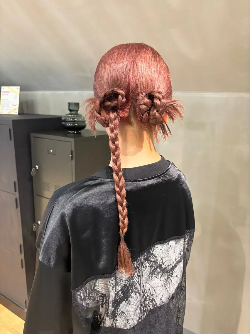 ロング カラー ヘアアレンジ ハイトーンカラー 簡単アレンジ Nikiita/ shionのヘアスタイル