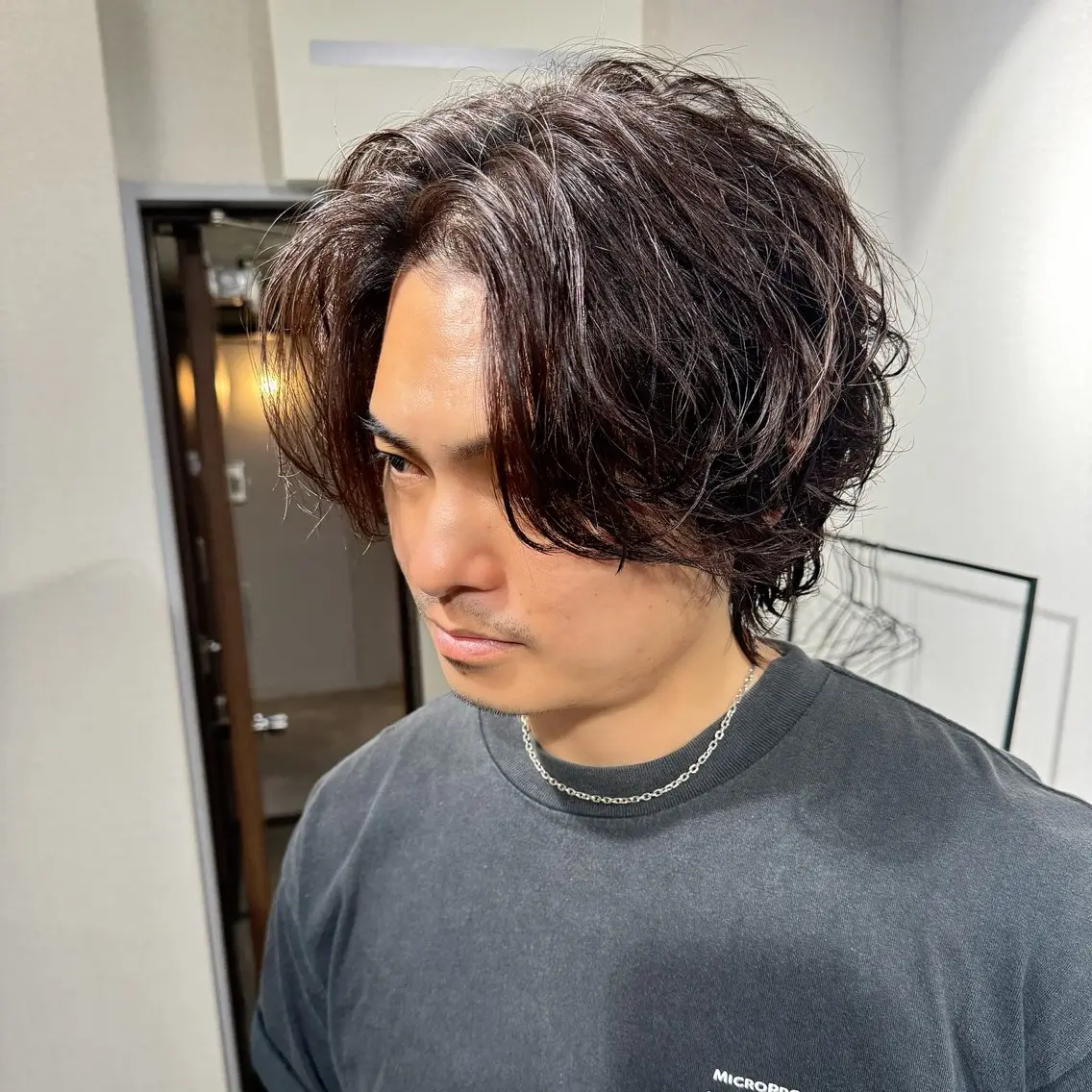 メンズ ビジネス センターパート メンズパーマ シャドウ/フェザー ニュアンスヘアメンズのヘアスタイル