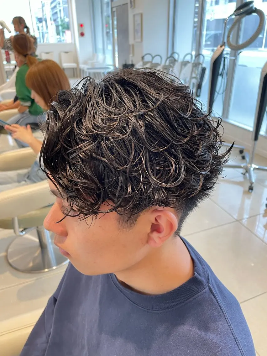 パーマ メンズ メンズパーマ カット パーマ 白髪ぼかしデザイン ハイライト/宮本純登のヘアスタイル