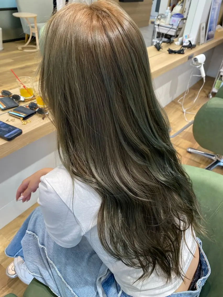 ロング カラー オリーブカラー 中尾 綺のヘアスタイル