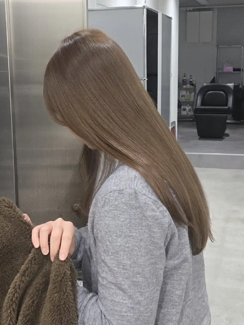 ロング カラー 透明感カラー グレージュ レイヤーカット ロング カット ヘアカラー トリートメント ヨクト/当日直前✨ 予約大歓迎🙆♀️のヘアスタイル