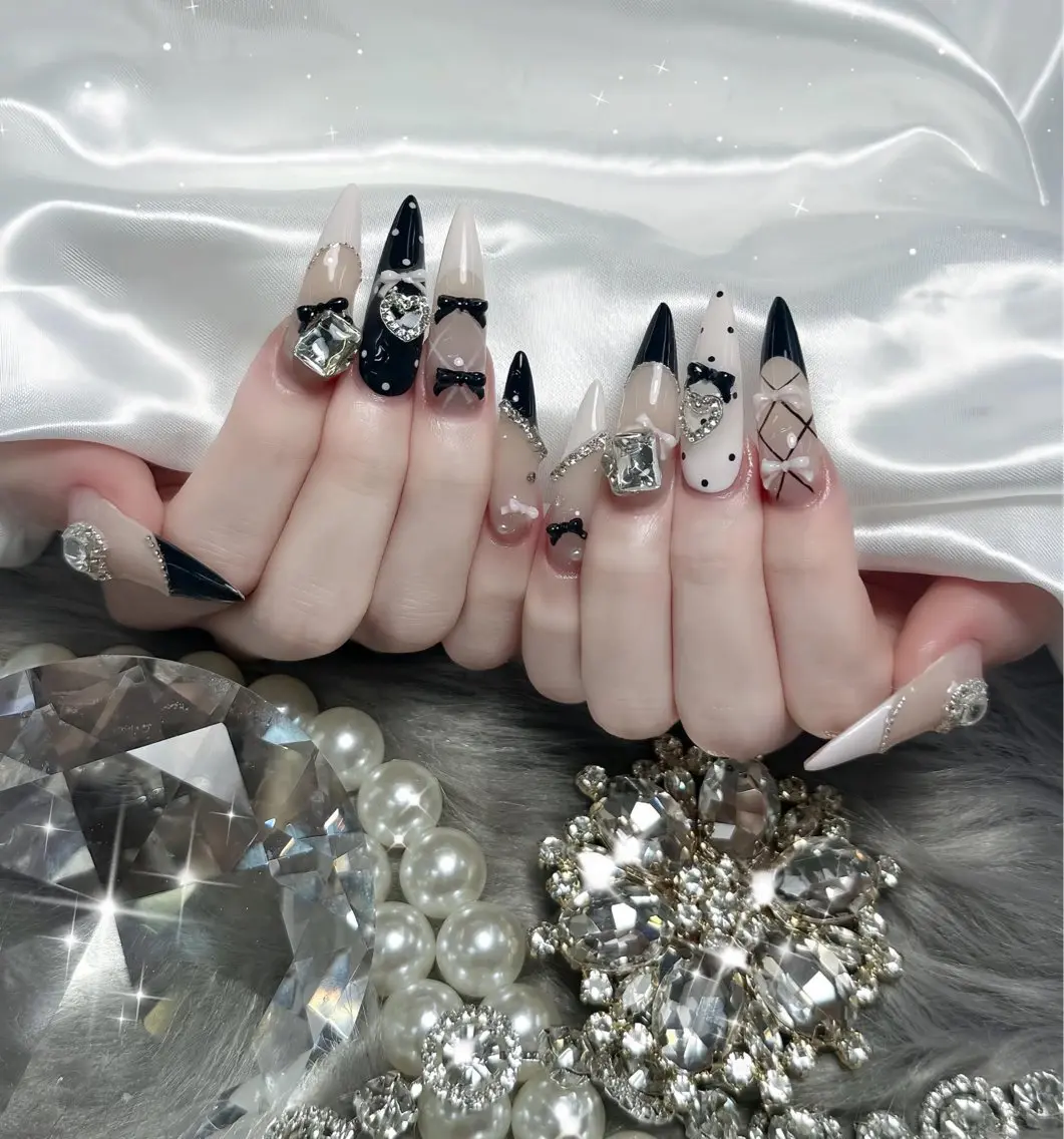 ネイル アートネイル ジェルネイル 韓国ネイル ニュアンスネイル ハンドネイル Luna Nail.Novaのネイルデザイン
