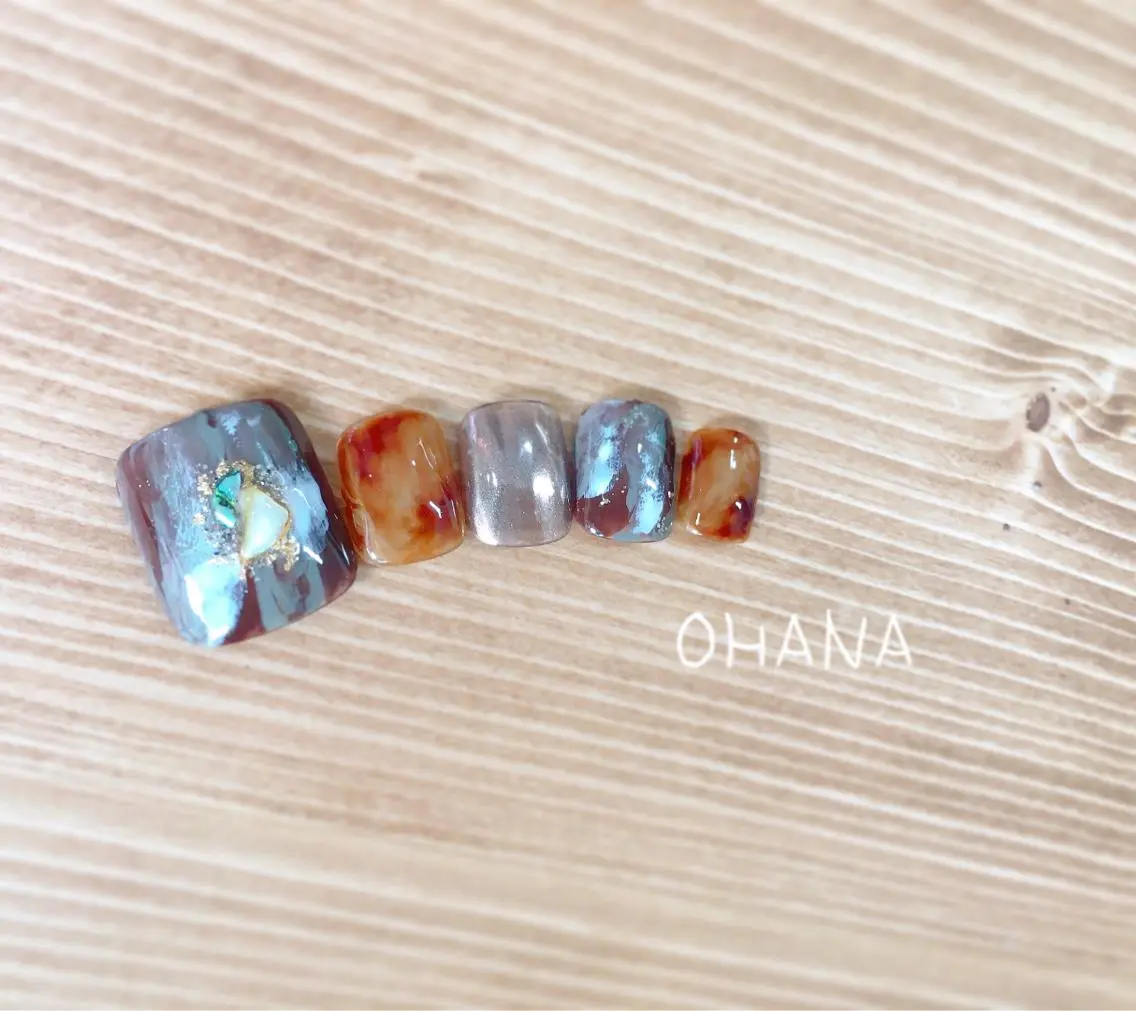 ネイル フットネイル ラメ(グリッター) ラメグラデーション ミラーネイル ニュアンスネイル nailroom OHANA🌴のネイルデザイン