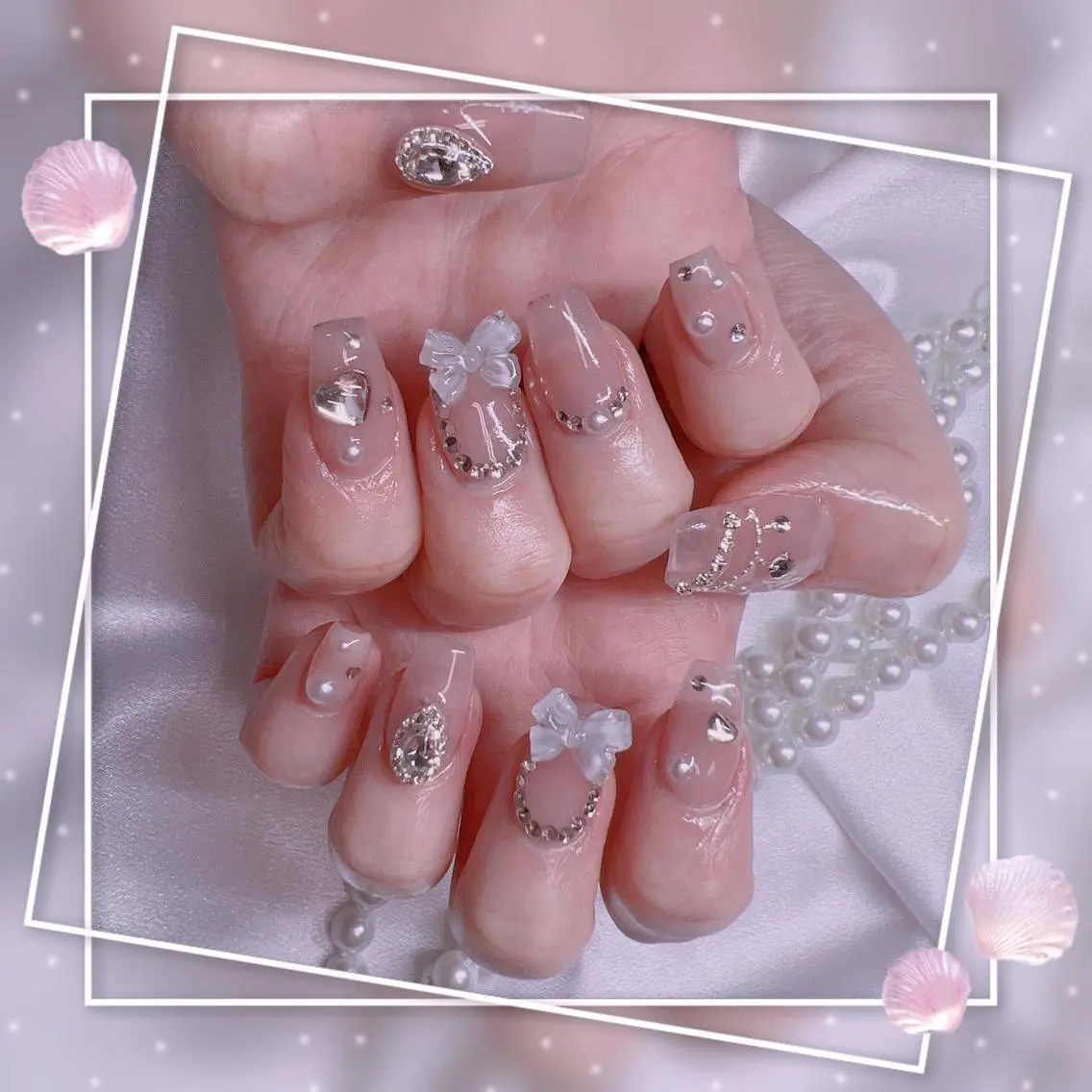 ネイル フレンチネイル キラキラネイル 韓国ネイル マグネットネイル マグネットフレンチ Chill Nailsalonのネイルデザイン