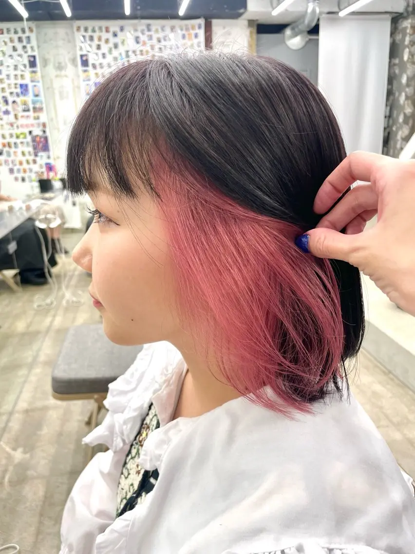 セミロング カラー インナーカラー 推し ブリーチ  髪質改善のヘアスタイル