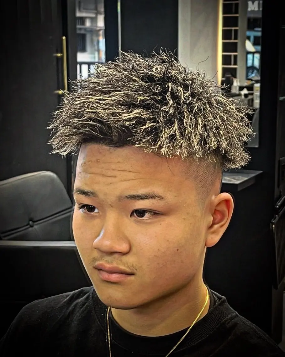 ショート カラー パーマ ヘアアレンジ メンズ モヒカン カット ヘアカラー パーマ ヘアセット men'slapis YUTOのヘアスタイル