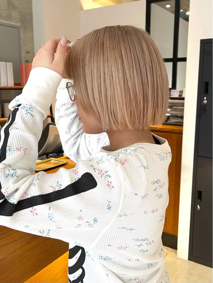 ショート カラー カット ヘアカラー トリートメント 🫧うる艶レイヤー /グレージュ🪐リサのヘアスタイル