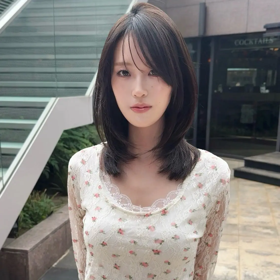 ミディアム カラー カット ヘアカラー トリートメント 大人韓国レイヤ ー特化｜角岡泉希🩶のヘアスタイル