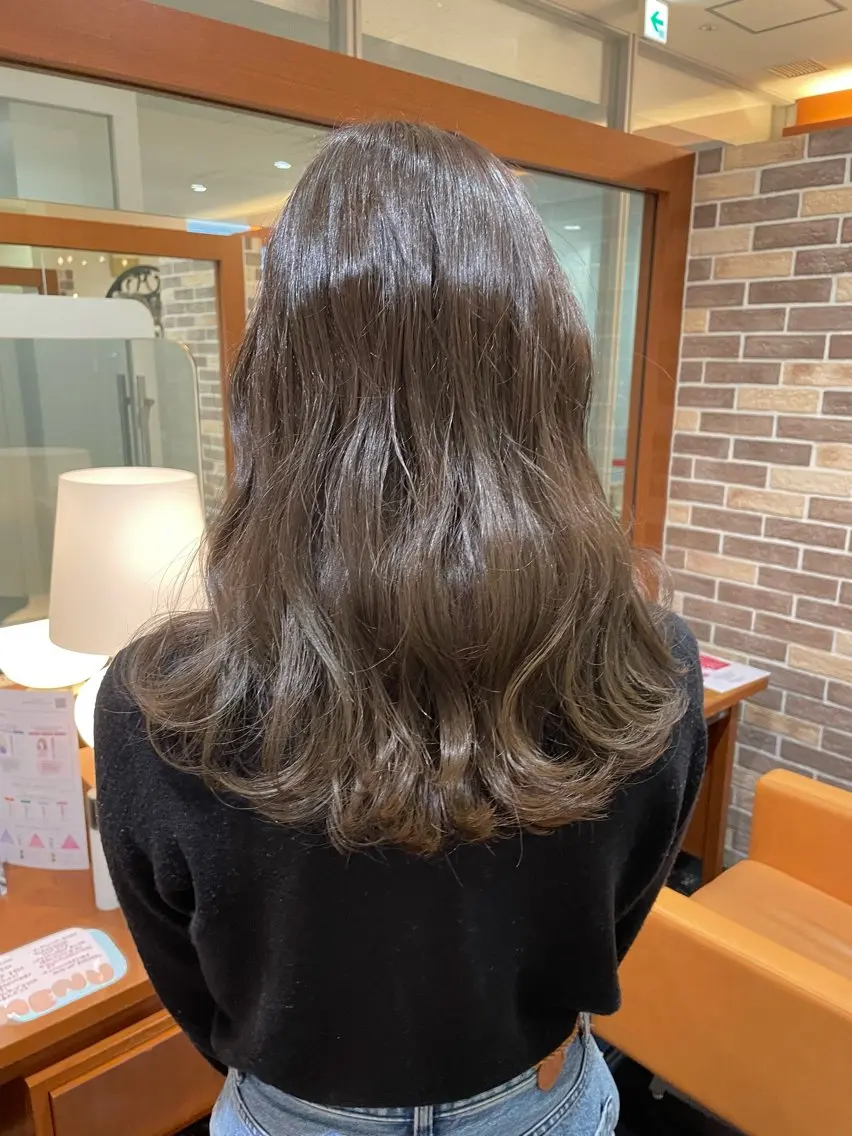 セミロング カラー ブリーチ 透明感カラー ブリーチなしカラー カット ヘアカラー トリートメント レイヤー/髪質改善 /透明感カラー/熊川のヘアスタイル