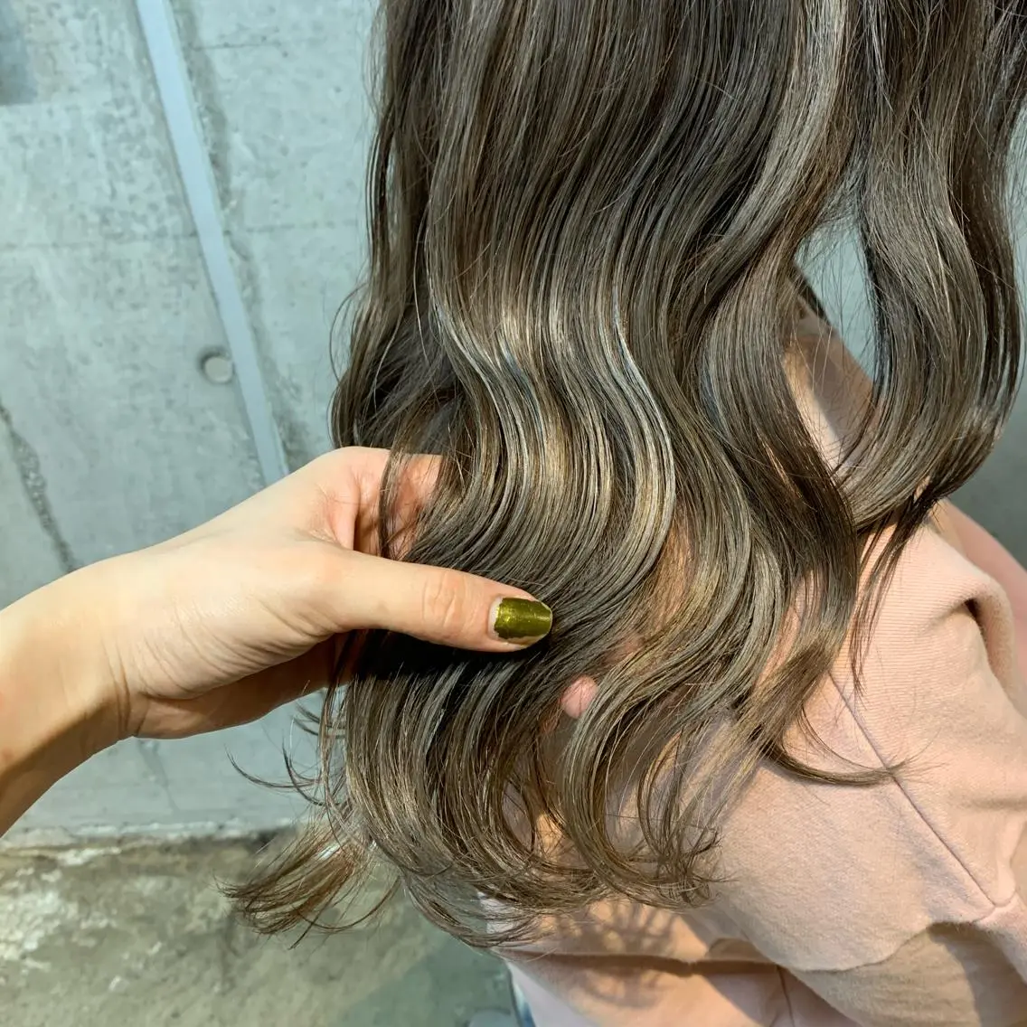 ロング カラー グレージュ Yuki☺︎パーマ レイヤーカットのヘアスタイル