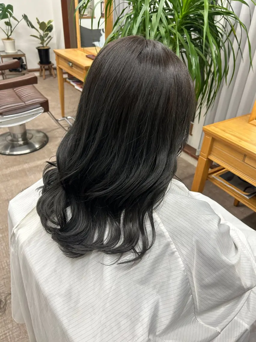 ロング カラー アッシュ ブルーカラー ブルーアッシュ 透明感カラー 浅利 陽菜のヘアスタイル
