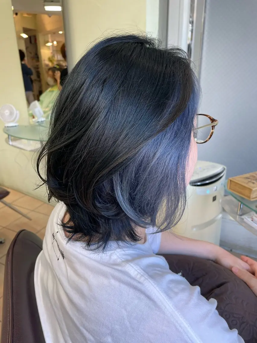 ミディアム カラー ブルーカラー ブルーグレー インナーカラー 宗村 嘉哉のヘアスタイル