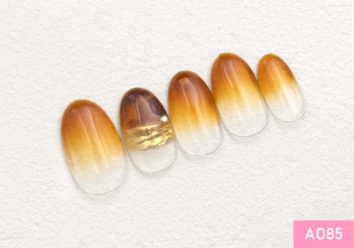 ネイル シルバー 新橋🦋 Nailのネイルデザイン
