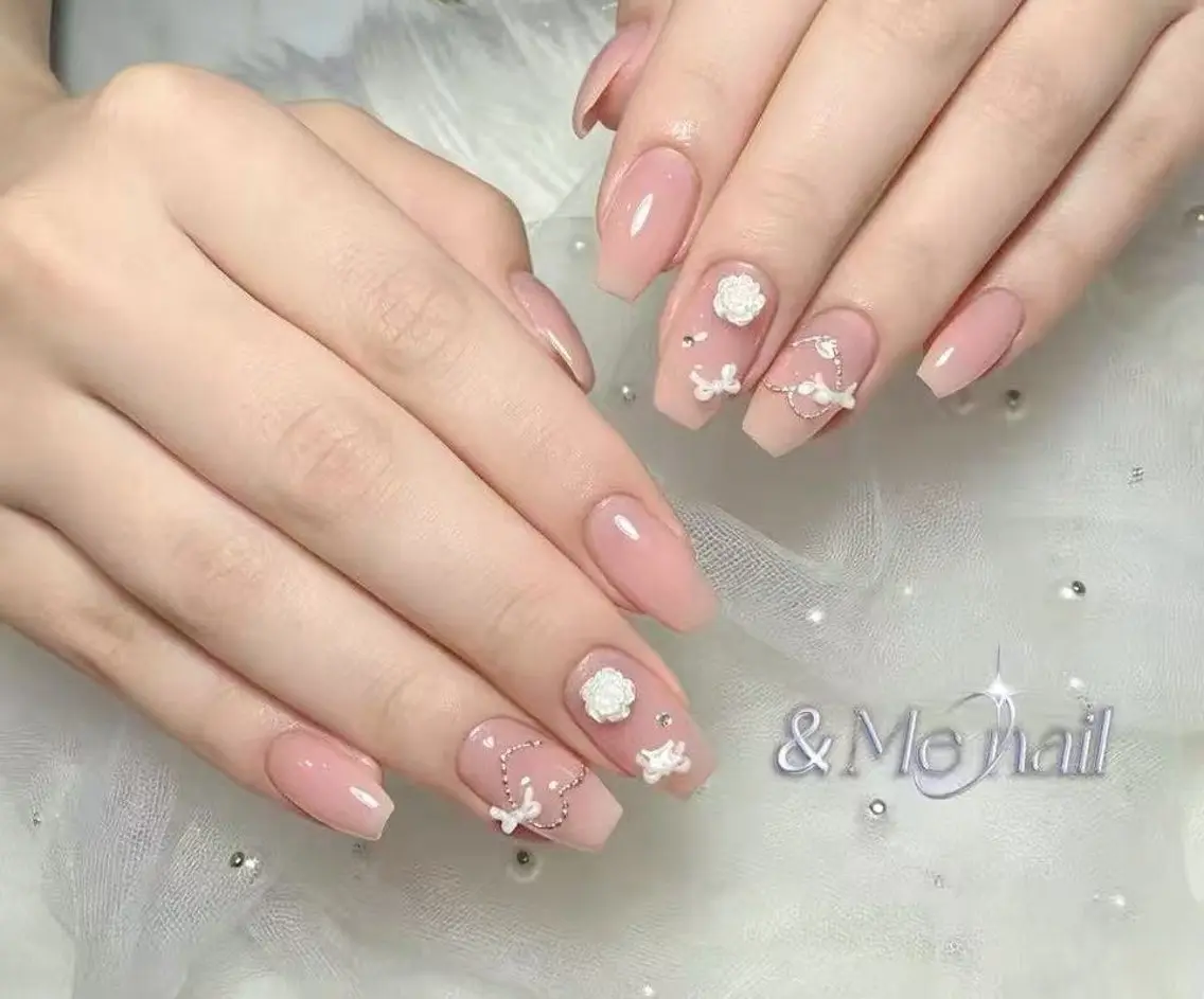 ネイル ハンドネイル &ME タカのネイルデザイン