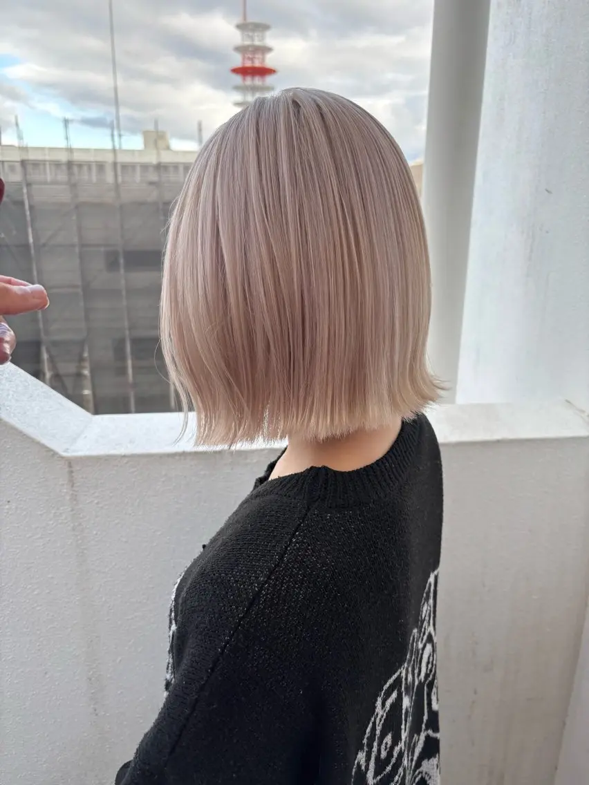 ミディアム カラー ベージュカラー ミルクティーベージュ ヘアカラー SHOTO ハイトー ン/ブロンドカラーのヘアスタイル