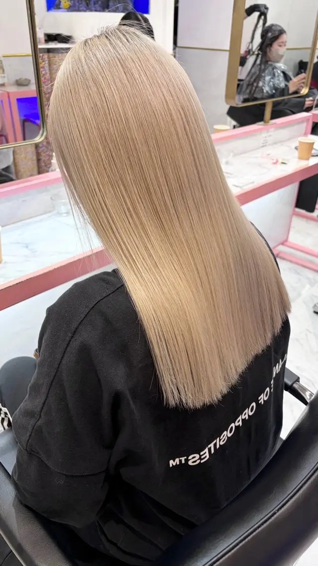 ロング カラー ベージュカラー ホワイトベージュ ヘアカラー トリートメント ヘアセット レイン🌏🍀 透明感/ハイトーンのヘアスタイル