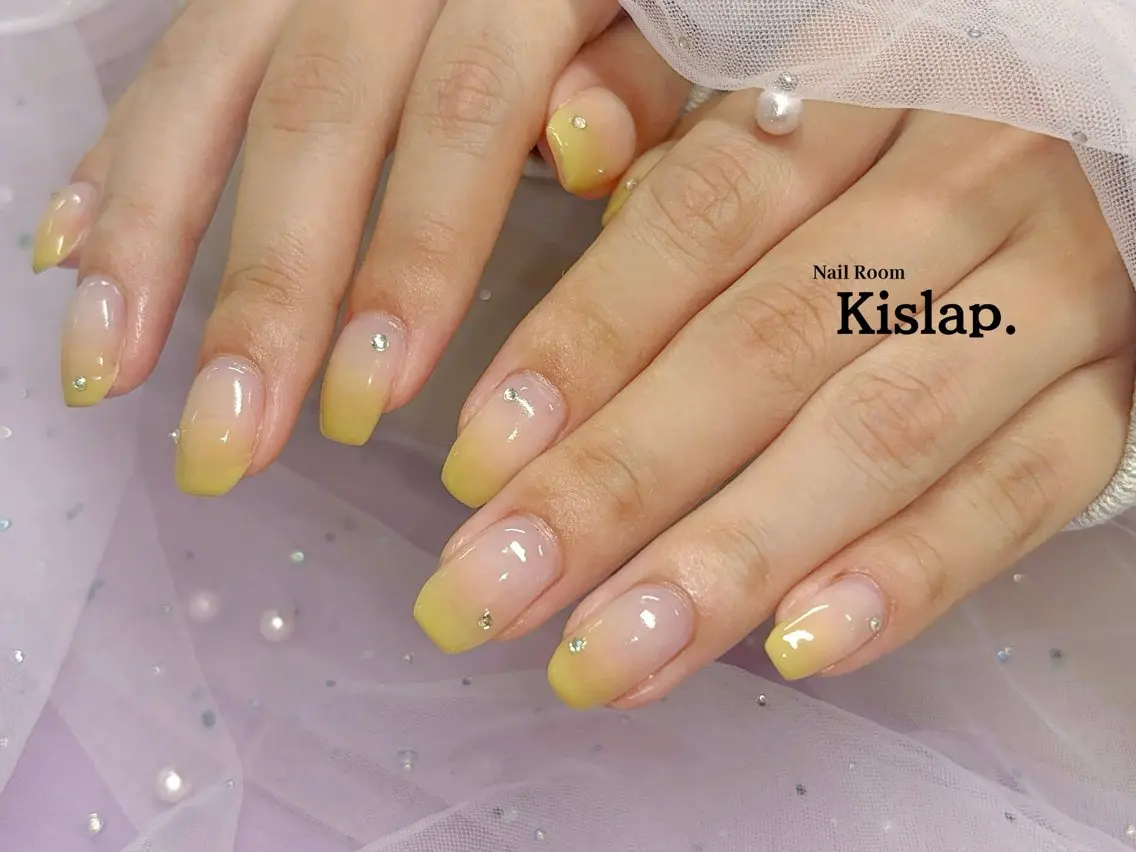 ネイル 黄色 ハンドネイル Nail Room Kislap.のネイルデザイン