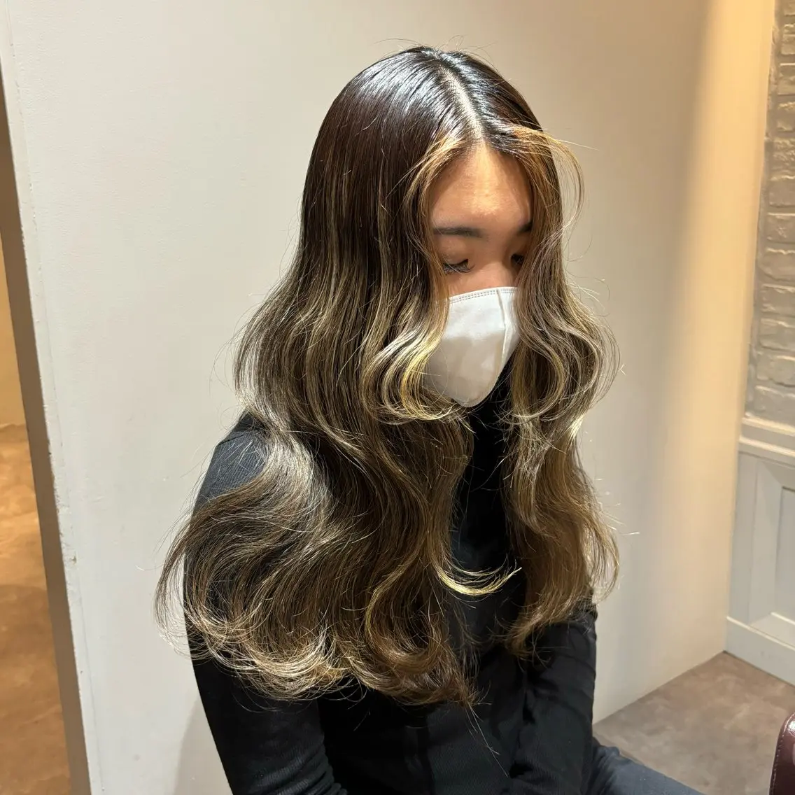 ロング カラー ヘアアレンジ 岩切 美海のヘアスタイル