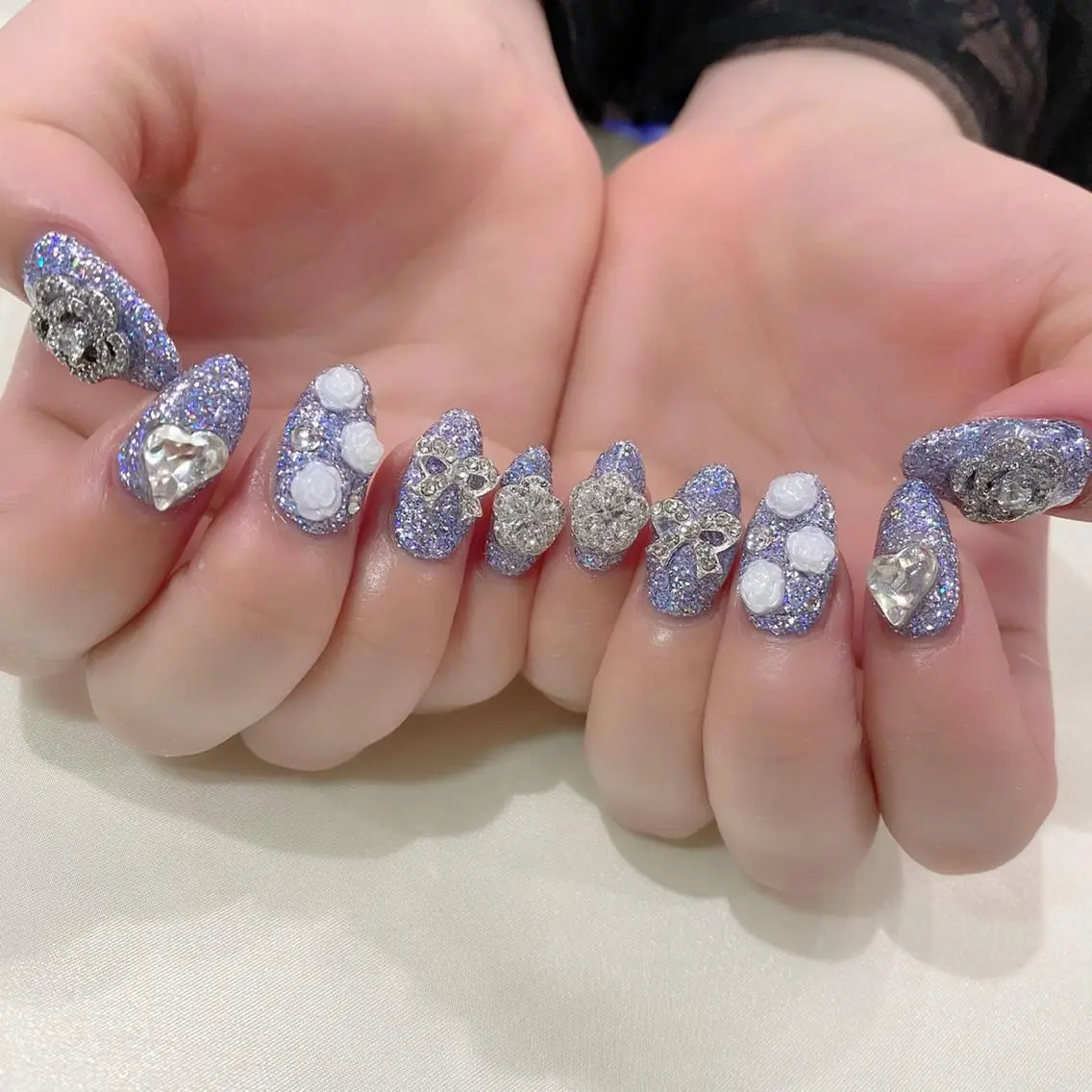 ネイル キラキラネイル 冬ネイル クリスマス ハンドネイル Salon Ｋのネイルデザイン