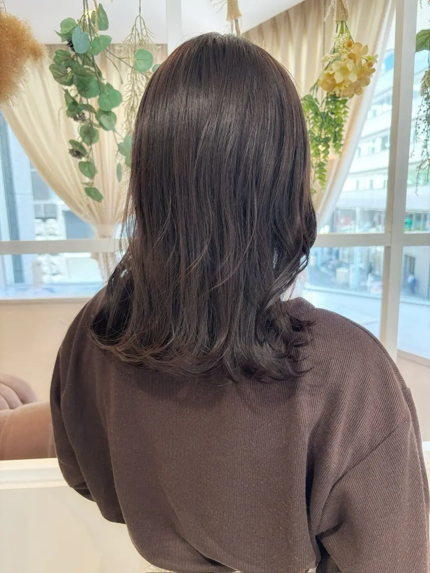 セミロング アッシュ 菅野 凪紗のヘアスタイル