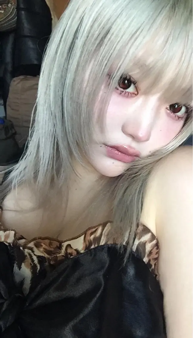 セミロング カラー 🫧ハイトーン✨格安 より質💐マンツーマのヘアスタイル