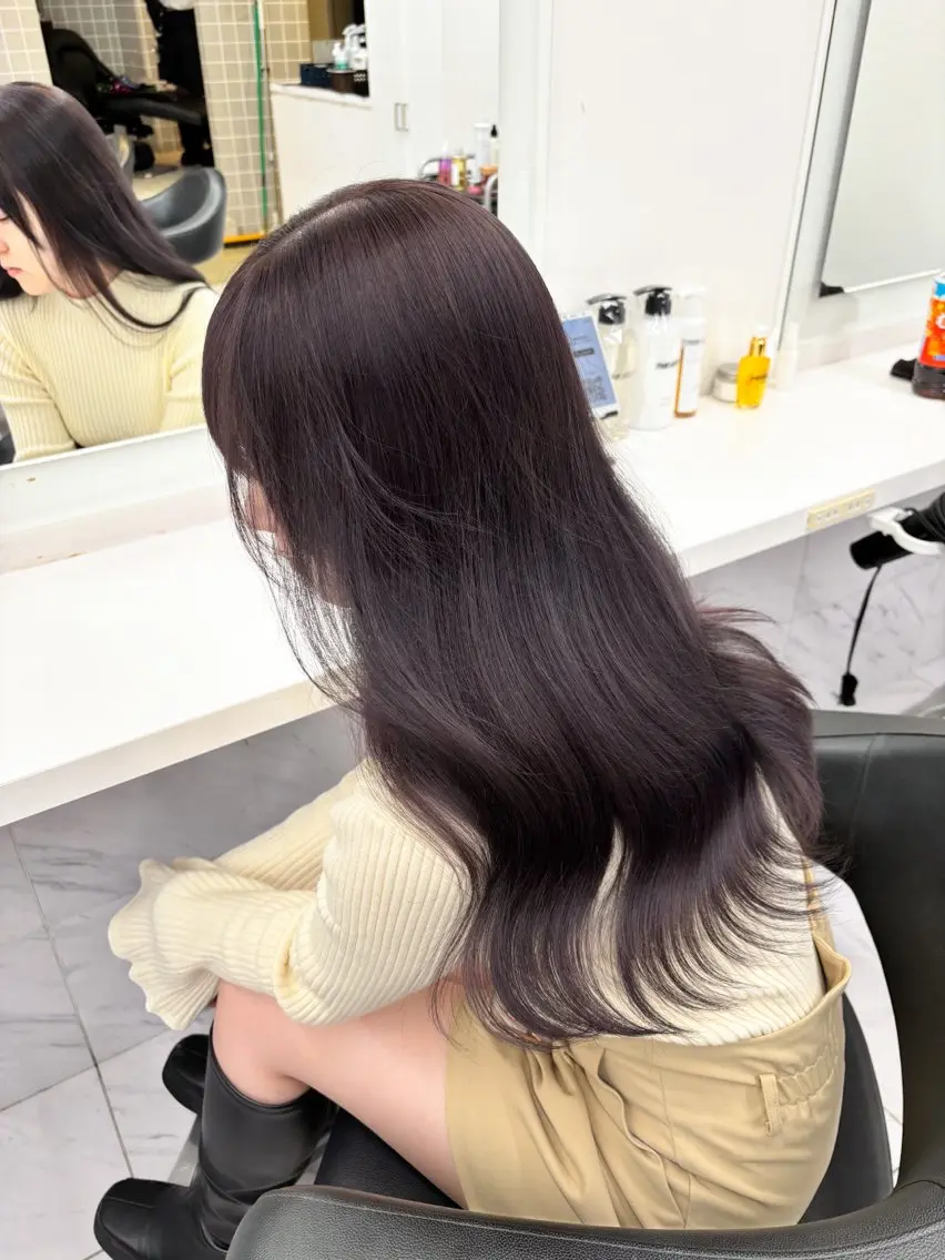セミロング カラー 抜け感レイヤー︴ ニュアンスカラーのヘアスタイル