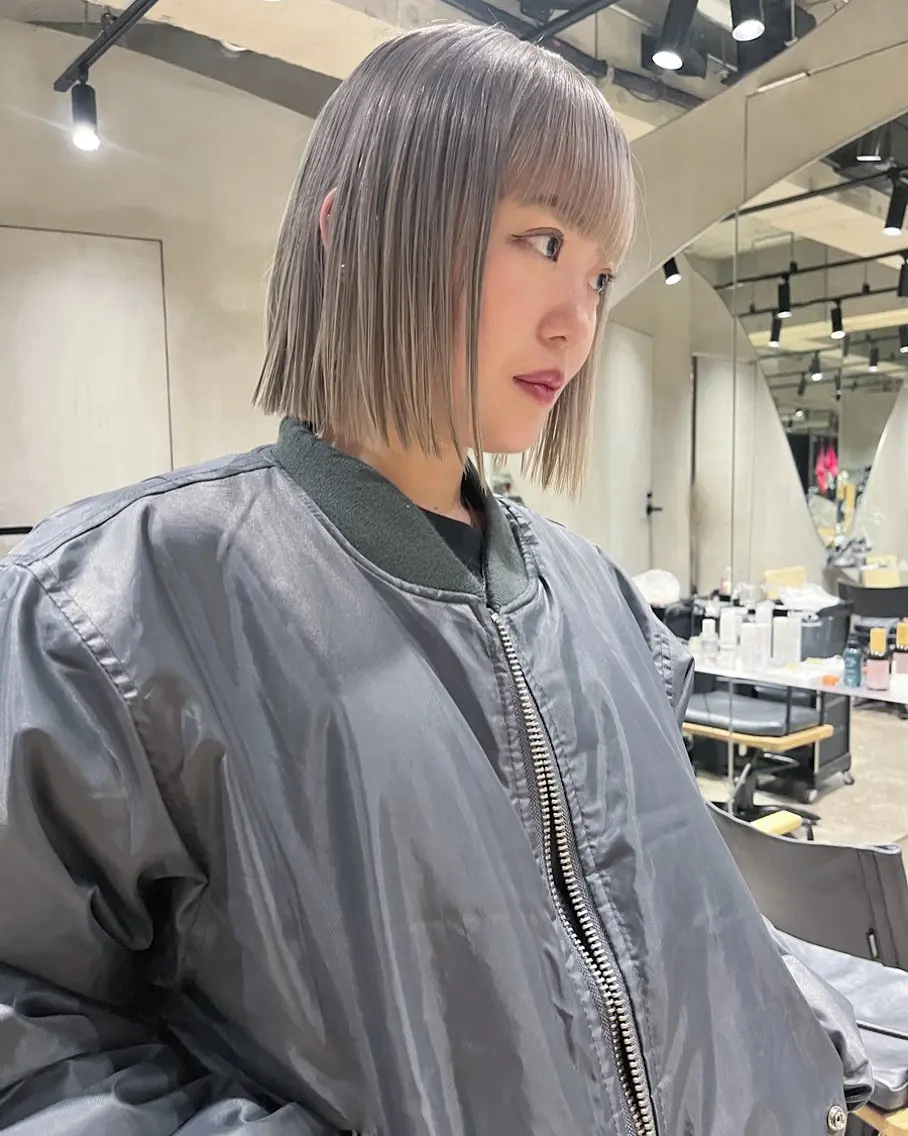ミディアム カラー ブリーチ シルバー 田中 隼斗のヘアスタイル
