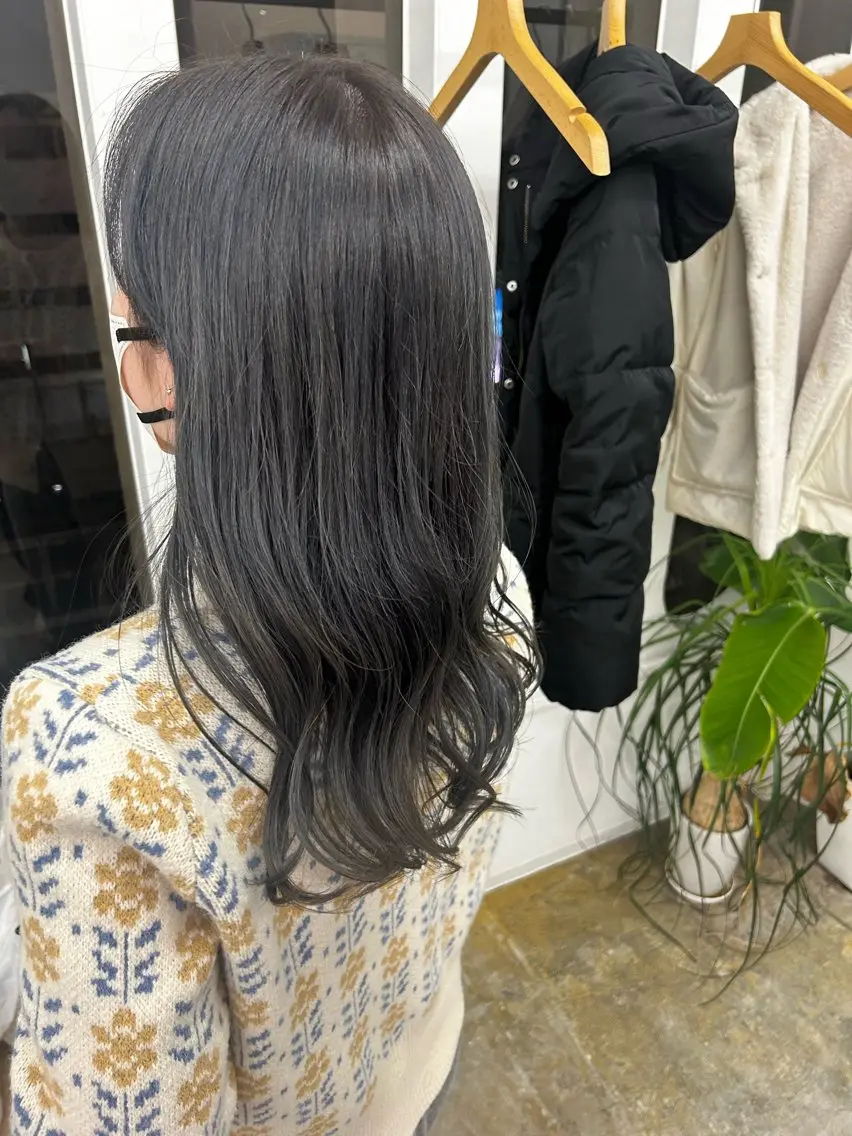 ロング カラー アッシュ アッシュグレー ブリーチ 透明感カラー オレンジ ヘアカラー Nanaha /レイヤーカットのヘアスタイル