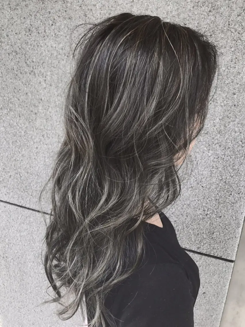 カラー 西井 好生のヘアスタイル