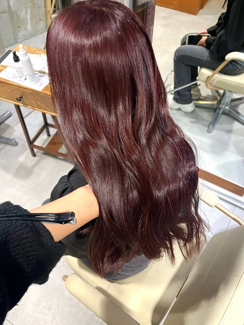 ロング カラー ブリーチ ブリーチなしカラー ピンクカラー レッドカラー ヘアカラー かわにし ひなた🐰のヘアスタイル