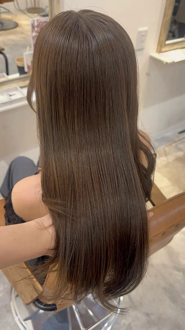 ロング カラー アッシュ アッシュブラウン ベージュカラー 黒髪 ブリーチ カット ヘアカラー トリートメント 赤み無し柔らかカラー 【梅田】madokaのヘアスタイル