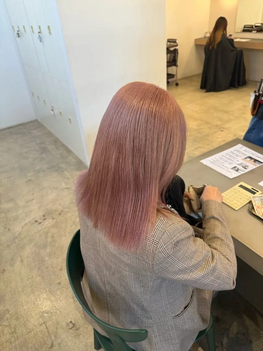 セミロング カラー カット ヘアカラー 吉川 莉央のヘアスタイル