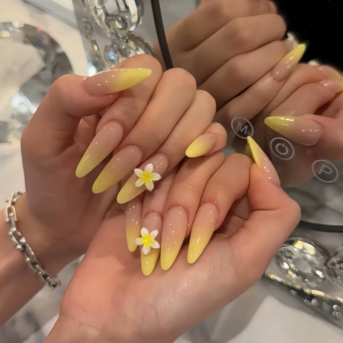 ネイル ハンドネイル Luna Gladeのネイルデザイン