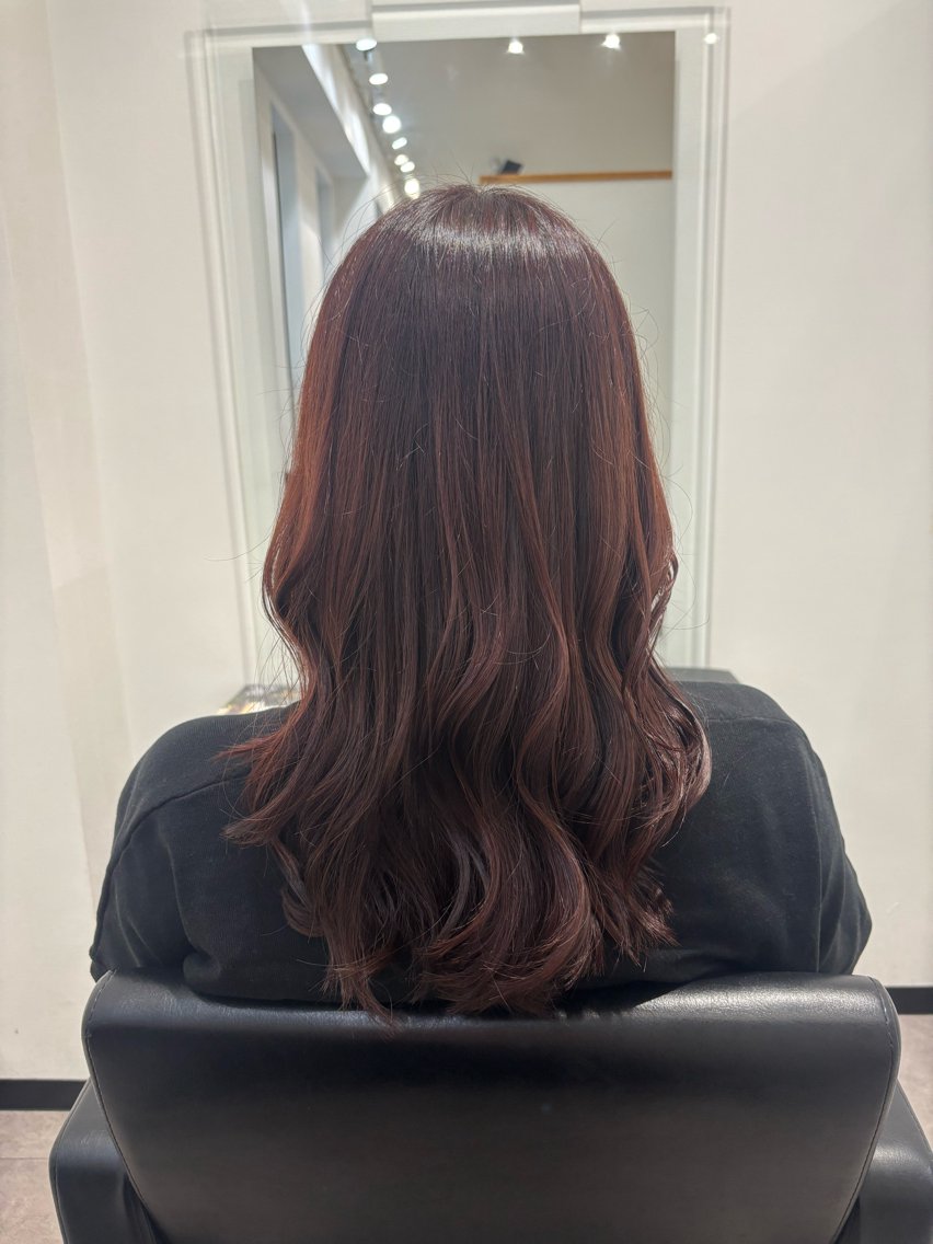 ロング 岩本 紋音のヘアスタイル