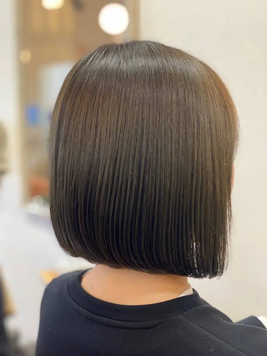 ミディアム カット 岡田 里奈のヘアスタイル