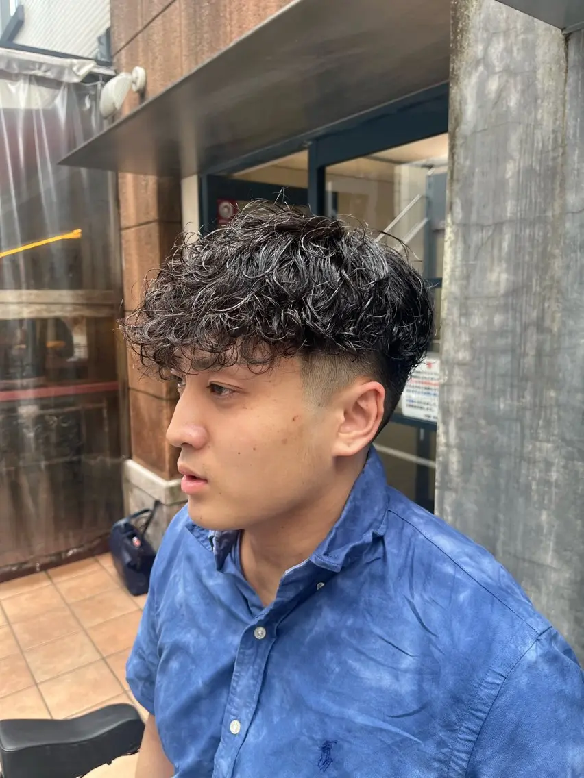 ショート パーマ メンズ ⚡メンズパーマフ ェードカットTomyのヘアスタイル