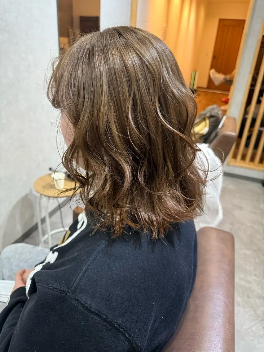 カラー Bish Yanaのヘアスタイル