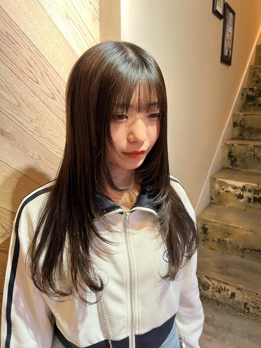 ロング 顔まわりレイヤー 顔周りカット レイヤーカット カット ヘアカラー ROZAgerme 落海一花🦋のヘアスタイル