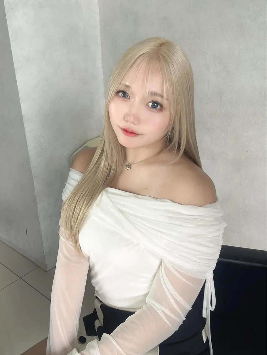 ロング カラー ヘアアレンジ 切りっぱなしボブ ショートボブ ベージュカラー ブリーチ ハイトーンカラー 【代表】 たき〜のヘアスタイル