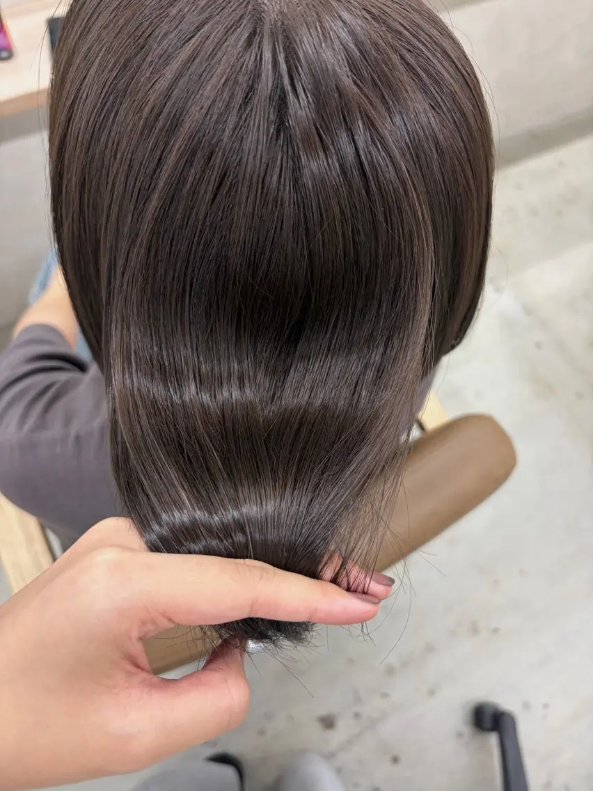 ミディアム カラー 切りっぱなしボブ 透明感カラー ボブ momoka YUC CA縮毛モデル募集中のヘアスタイル